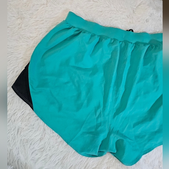 Under Armour Women's Teal and Black Athletic Shorts Size 2x - Picture 7 of 9